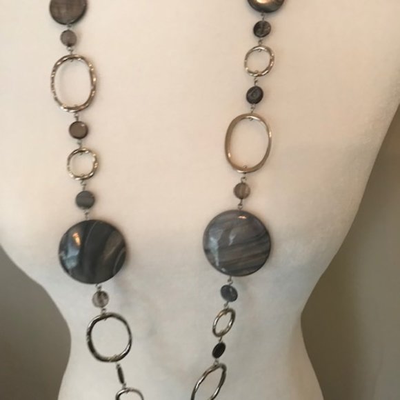 Lia Sophia - Mother-of-Pearl & Silver Necklace - Picture 5 of 9